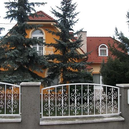 Отель Jobor Vendeghaz Gyorujbarat Экстерьер фото