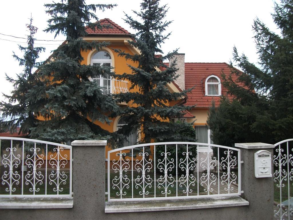 Отель Jobor Vendeghaz Gyorujbarat Экстерьер фото